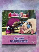 Load image into Gallery viewer, O VIZITA NEASTEPTATA MASA SI URSUL

