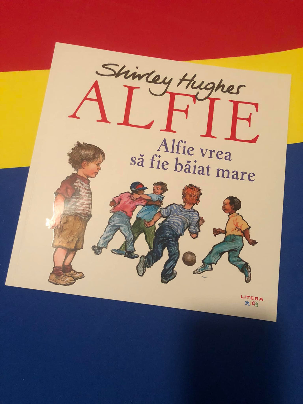 ALFIE VREA SA FIE BAIAT MARE Shirley Hughes