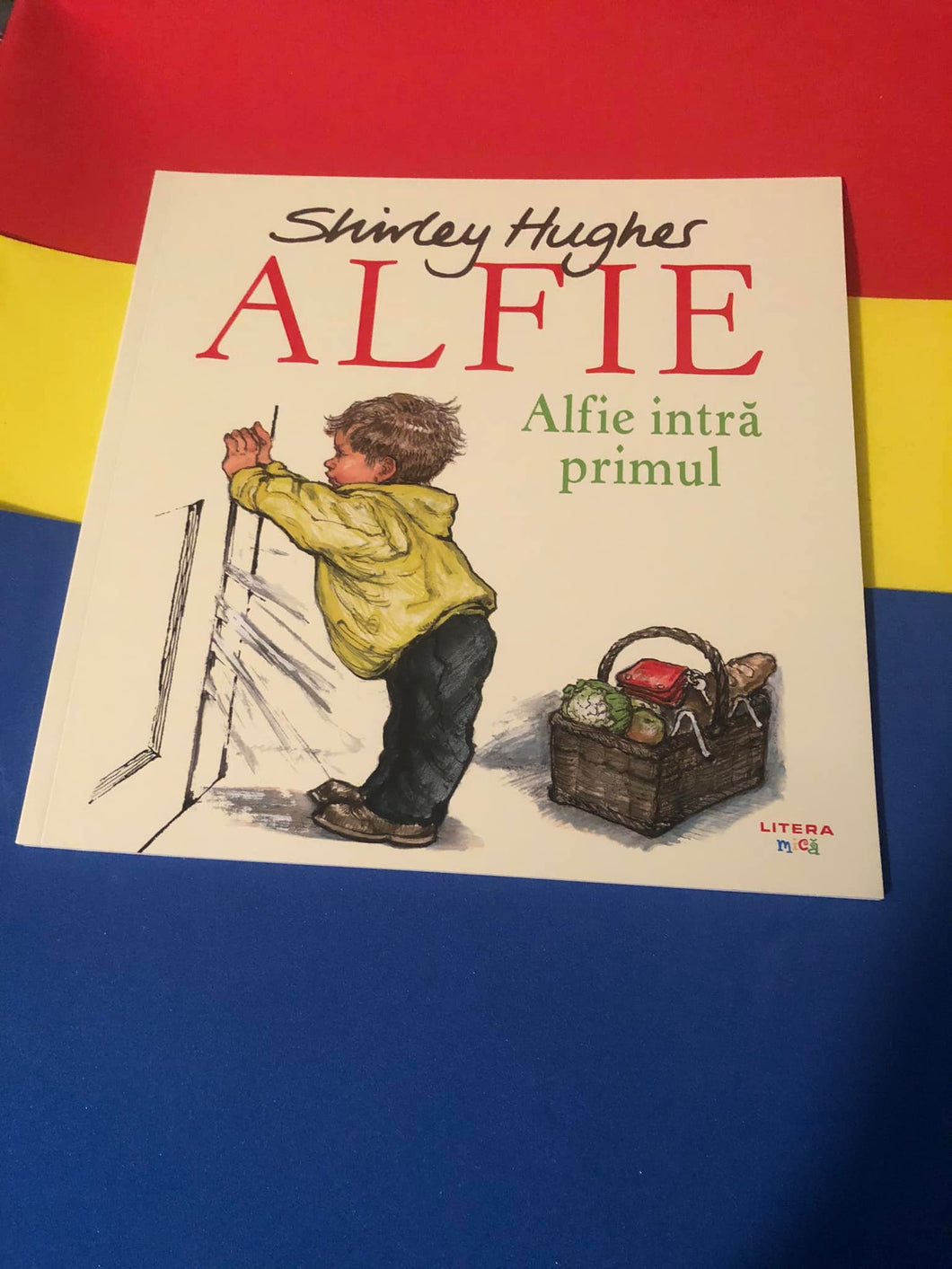 ALFIE INTRA PRIMUL Shirley Hughes