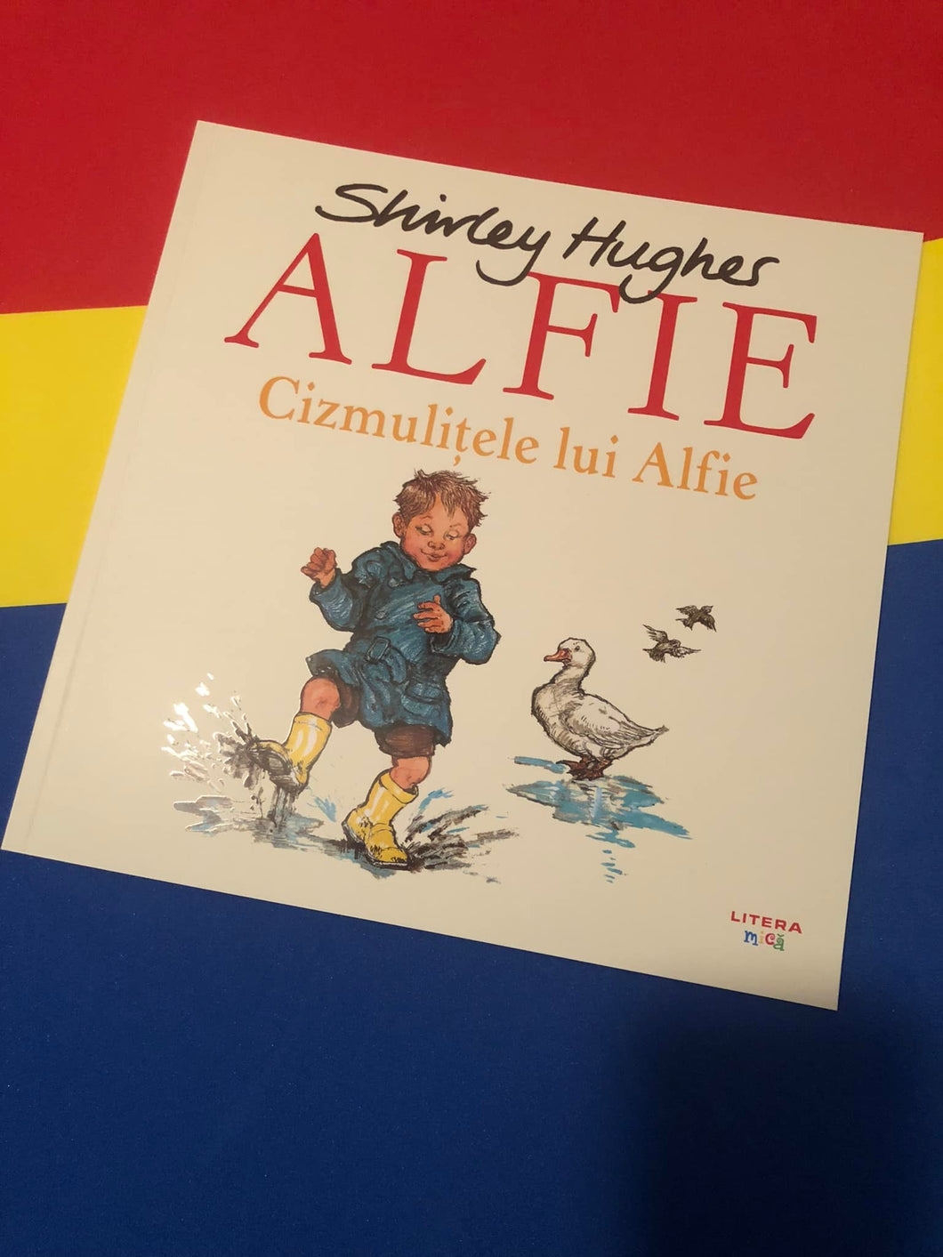 CIZMULITELE LUI ALFIE Shirley Hughes