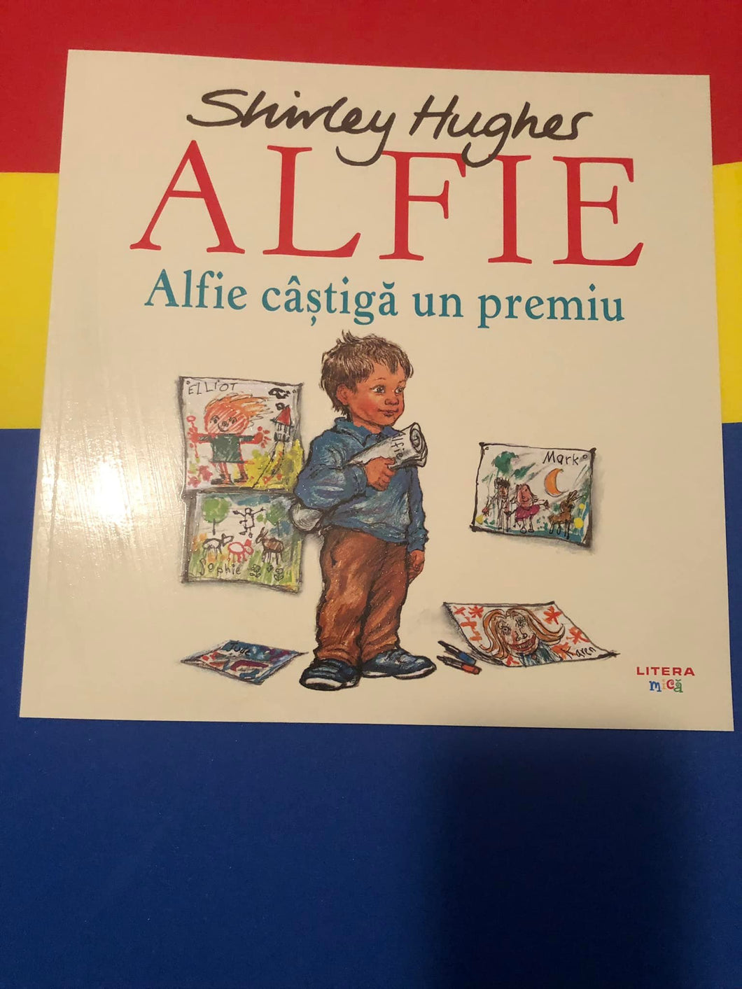 ALFIE CASTIGA UN PREMIU Shirley Hughes